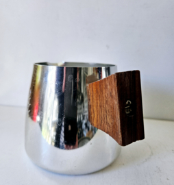 Melkkannetje met houten handvat