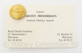 Visitekaartje van de Deense Defence attache met knoop - 9½ x 6 - origineel