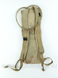 Nederlands leger Camelbak waterrugzak desert camo - 42x15x2 cm - Origineel