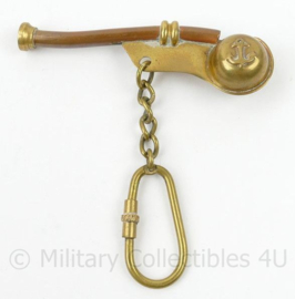 KM Koninklijke Marine bootsmansfluitje/boatswain's call/bosun's whistle aan karabijnhaak - 9 x 8½ x 2 cm - origineel