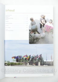 Boek Politie Trainings Groep 3 Kunduz april-november 2012 - 21,5 x 1,5 x 30,5 cm - origineel