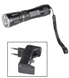 Tactical zaklamp extra fel 150 Lumen met accu en 220v universeel laadapparaat