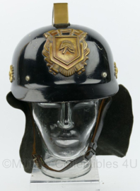 Vintage Brandweer helm met koperen insigne en kam en lederen nekflap - origineel