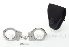Amerikaanse politie  "American Handcuff Co." handboeien MET bijbehorende tas - origineel