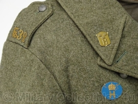 Zweedse WO2 overjas Zweedse mantel Regiment Fo 32 - met kraag, schouder- en borst insignes - maat 92, 1946 origineel