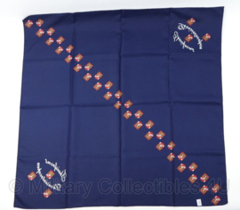 Defensie Thuisfront Divisietroepen 1e divisie 7 december halsdoek - 77 x 75 cm - nieuw in verpakking - origineel