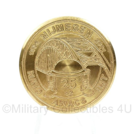 Nederlands Leger NATO AWACS metalen coin Nijmeegse vierdaagse 1994 -2011 - 4 cm. diameter - origineel