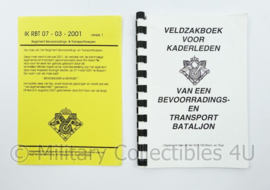 Defensie IK RBT 07-03-2001 set veldzakboek voor kaderledenBevoorradings en Transport Bataljon- 2 delig - origineel