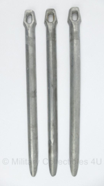 Set van 3 stuks WO2 Duitse aluminium haringen - lengte 25,5 cm - origineel