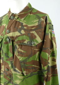 Britse DPM uniform jas - met embleem  First Fuseliers - maat  180/90 - origineel