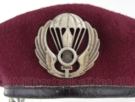 Italiaanse  airborne baret bordeaux rood - met insigne - maat 55 - origineel