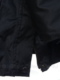 Britse Zwarte regen- en wind bestendige jas Black Lightweight Jacket merk NATURE PLUS  - 112/179 of 120/179 (borstomtrek/lengte)   - origineel