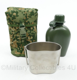 Defensie Opbouwtas Veldfles NFP Multitone Pouch NFP Multitone Fieldbottle met beker en fles - maker Geronimo - 13 x 7,5 x 22 cm - gebruikt - origineel