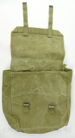WO2 Britse largepack met draagriem - 40 x 32 x 10 cm - origineel