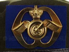KL Nederlandse leger baret met insigne - Aan- en afvoertroepen - maat  57 uit 1986 PRETA - NIEUW  - origineel