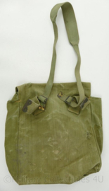 WO2 Britse largepack met draagriem - 40 x 32 x 10 cm - origineel