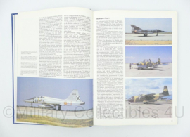Boeken set De geschiedenis van de Luchtvaart 3-delig:Ruimtevaary, Luchtstrijdkrachten NAVO en Warschaupact- origineel