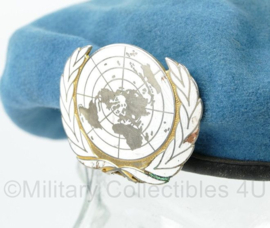 Nederlandse VN UN Verenigde Naties baret met insigne - maat 58 - gedragen - origineel
