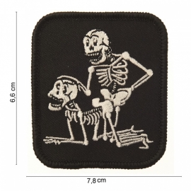 Skeletten having sex patch - met klittenband - stof - 6,6 x 7,8 cm.
