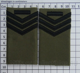 KLu Luchtmacht GVT schouder epauletten met rang "Sergeant 1e klasse" - zwart op groen - afmeting 5 x 9 cm - origineel
