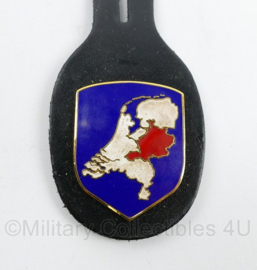 Defensie RMC Oost Regionaal Militair Commando Oost 2e model borsthanger - 9 x 4,5 cm - origineel