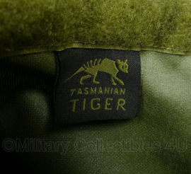 TT Tasmanian Tiger TT Chest Rig met droppouch, double pistol mag pouch, 4 M4 mag pouches en 2 utility pouches - gedragen - origineel