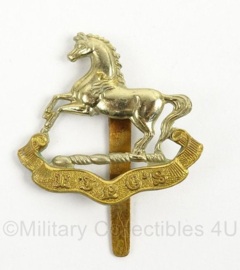 WO2 Britse baret of pet insigne The Kings Regiment - afmeting 4,5 x 6 cm - origineel