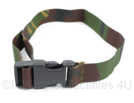 Defensie rugzak riempje voor zijtas woodland camo - per stuk - 56 x 2,5 cm - origineel