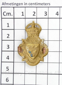 Wo2 Britse cap badge Sussex Yeomanry  - Kings Crown  - 4 x 3 cm - origineel