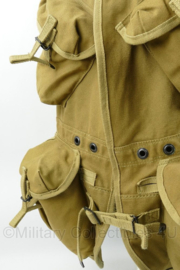 WO2 US Assault vest met tassen - maat Extra Large - licht gedragen - replica
