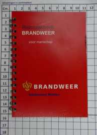 Nederlandse Brandweer Gelderland Midden Risicozakboek Brandweer voor manschap - 15,5 x 11 cm - origineel