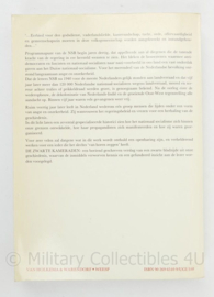 Boek De Zwarte Kameraden. Een geïllustreerde geschiedenis van de NSB - 23 x 17 x 2 cm