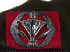 KL Nederlandse leger baret met Militaire Administratie insigne - vorig model - 55 t/m 60 cm - origineel