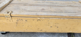 Tafel/ kist op wieltjes US Army Howitzer kist Ammunition for Cannon - 118 x 37 x 33 cm. -  origineel