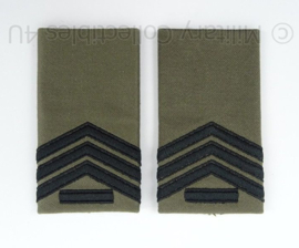 KLu Luchtmacht GVT schouder epauletten met rang "Sergeant 1e klasse" - zwart op groen - afmeting 5 x 9 cm - origineel