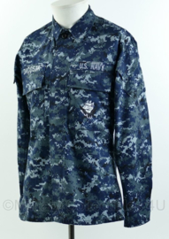 US Navy BDU field jacket met insignes en naam Dacosta - USN Navy blue digital - maat XSmall-regular - gedragen - origineel