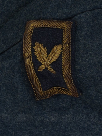 Italiaanse luchtmacht mantel met rang "2nd lieutenant" - mooie metaaldraad insignes - maat L - origineel