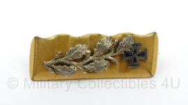 WW1 German trech art WO1 WO2 Duitse broche gemaakt van verguld koperen granaatsplinter met mini ijzeren kruis - 4 x 1,5 cm - origineel