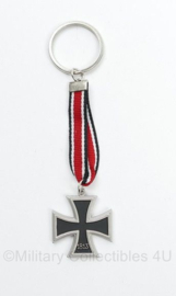 Sleutelhanger met WO2 Duits IJzeren Kruis 1939 - 12 x 3 cm - nieuw gemaakt