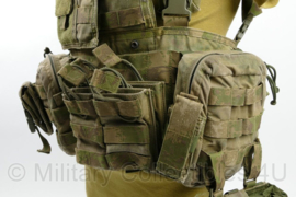 Warrior Assault Systems 901 Elite OPS Base Chestrig met backpanel MOLLE met pouches Forest Green - gedragen - origineel