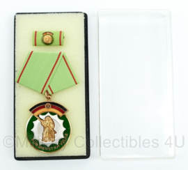 DDR medaille in doosje Fur dienste am Volke - 8,5 x 3,5 cm - Origineel