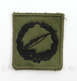 KL Landmacht vaardigheids borst embleem Schietwedstrijden Harskamp voor op het GVT - afmeting 4,5 x 5 cm - origineel