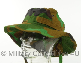 KL Nederlandse leger jungle camo bush hat met gefixeerde rand - m55 tm. 59 cm.  - nieuw - origineel