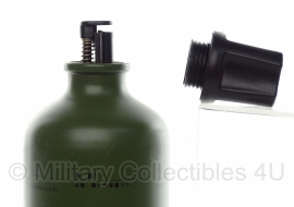 Nederlandse leger 1 liter Brandstof fles BRS Veiligheidsfles - NIEUW - 28 cm hoog - voor branders zoals Coleman 550B etc - origineel
