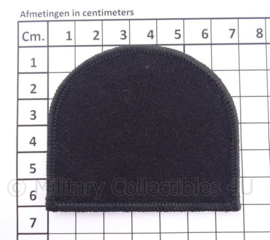 KMAR Koninklijke Marechaussee, KM Koninklijke Marine, Arrestatieteam Politie baret embleem achtergrond - afmeting 7 x 6 cm