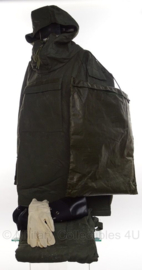 KL NBC M82 parka en broek - parka, broek, schoenen, gloves en tas - Maat Midden - origineel