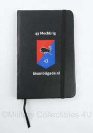 Defensie 43 MECHBRIG 43 Gemechaniseerde brigade bisonbrigade.nl notitieblok - 14 x 9,5 x 1 cm - origineel