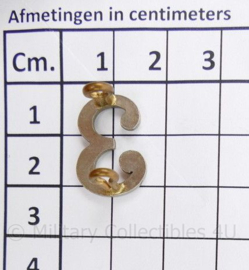 Wo2 Eenheid nummer 3 metaal - 2 x 1 ,5 cm origineel