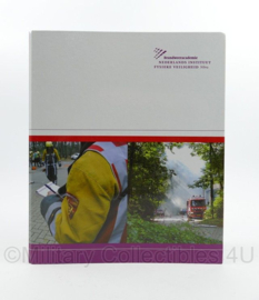Nederlandse Brandweeracademie Nibra Manschap a Persoonlijke Bescherming handboek - 26,5 x 6 x 31,5 cm - origineel