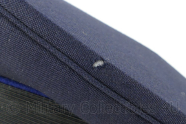 KL GLT platte pet met blauwe bies - maat 57½ - origineel
